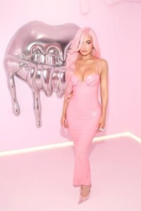 kylie-jenner-in-pink-satin-dress-at-kylie-cosmetics-pop-up-event-8.jpg