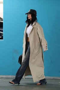 kylie-jenner-unveils-khy-trench-s-effortless-model-off-duty-style-4.jpg