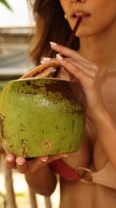 20240418_Drope Koh Samui 24´ Swimwear Collection Campaign.mp4_snapshot_00.40_[2025.11.28_02.11.44].jpg