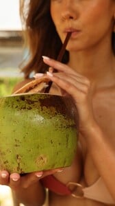 20240418_Drope Koh Samui 24´ Swimwear Collection Campaign.mp4_snapshot_00.40_[2025.11.28_02.11.53].jpg