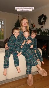 [2025.12.01] lindsellingson_3778061195047600735.jpg