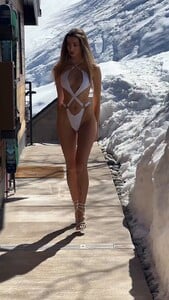 [2025.12.07] lizakovalenkoo_DRoKdoDuGF.jpg