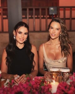 [2025.12.11] ranifawazofficial_598673651_18551331574018633_7073607274110093883_n.jpg