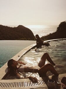 [2025.12.13] lavarice.swim_572885076_18068369000578411_4654423237829338038_n.jpg