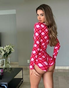 [2025.12.26] lizaakovalenko_606823001_18091221767313116_4326674704291462753_n.jpg