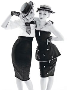 5851915957dfc3b0230edaf1_cess-elle-dakota-fanning-cover-story-01-l.jpg
