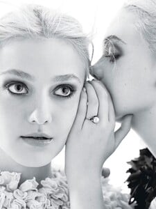 5851915ac7188f9b26c888f8_cess-elle-dakota-fanning-cover-story-04-l.jpg