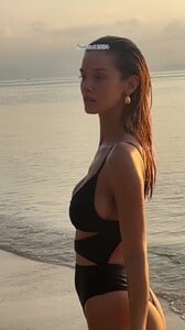 7327906780074364193 - frame at 0m25s.jpg