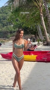 7327906780074364193 - frame at 0m6s_1.jpg