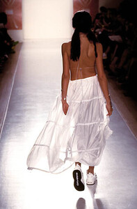 GilrsRuleSpringSummer2000NewYorkFashionWeek11.jpg