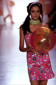 GilrsRuleSpringSummer2000NewYorkFashionWeek3.jpg
