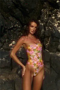 NSole - HMolly - Sunkiss Me One Shoulder Swimsuit Hibiscus Haze - Image 8_251103_HM2435_jpg_1765165675.jpg