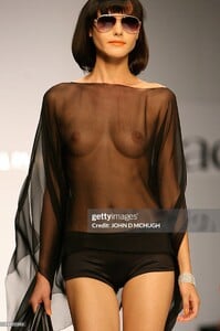 RosaliaMuravieva_20060918_BendeLisi_SS2007_London_1_gettyimages-71920390-2048x2048.jpg