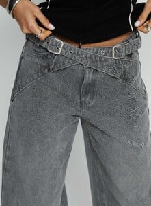 SG - PrPolly - Mckinley Mid Rise Wide Leg Jeans Washed Grey-8 - 5-Model-Shelby-Us2.jpg