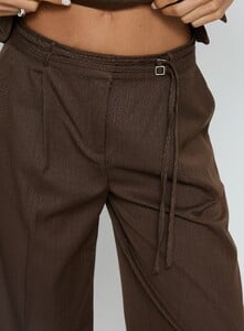 SG - PrPolly - Natilee Relaxed Tailored Pants Brown Pinstri-10 - 5-Model-Shelby-Us2.jpg