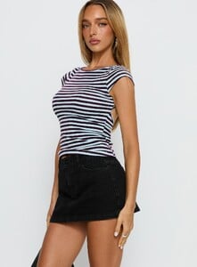 SG - PrPolly - Nicolina Low Rise Denim Mini Skirt Washed Bl-8 - 3-Model-Shelby-Us2.jpg