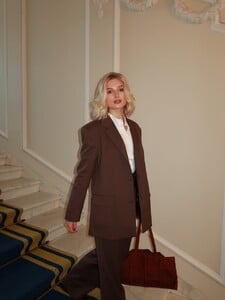 klasycznie z lekkim twistem na plecach od @benu_studio 🤭garnitur @benu_studio koszula @hm buty  (3).jpg