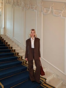 klasycznie z lekkim twistem na plecach od @benu_studio 🤭garnitur @benu_studio koszula @hm buty .jpg