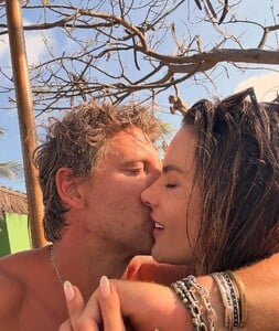 [2026.01.05] alessandraambrosio_612455431_18552761401000670_7141637469680490762_n.jpg