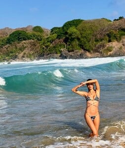 [2026.01.05] alessandraambrosio_612516371_18552761365000670_1728670511261996883_n.jpg