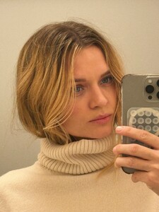 [2026.01.27] josephineskriver_623250814_18557944861020326_1227305394012414250_n.jpg