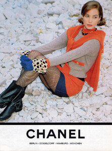 Christy_Chanel1991-AW-16.jpg