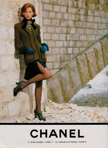 Christy_Chanel1991-AW-18.jpg