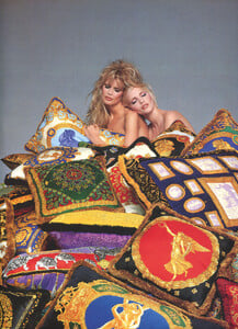 GianniVersace-Donna-AW-1995-1996-cat-52.jpg