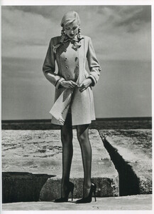 HelmutNewton-book-17a.jpg