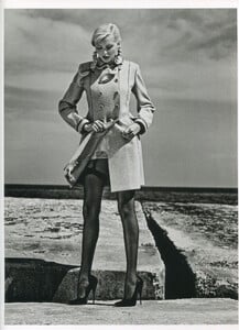 HelmutNewton-book-18a.jpg