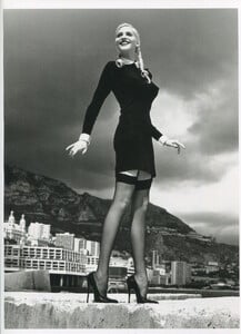 HelmutNewton-book-7a.jpg