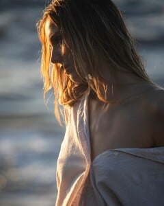 Kari Riley 621812940_18558754831048494_5879829712739696731_n.jpg