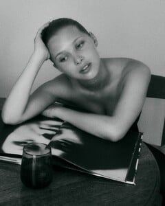 LauraOg - ModManPort - 1713166979.jpg