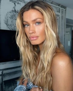 MAGGIE 🤍 @maggierawlins HMUA BY ME #miamimakeupartist #miamihairstylist #miamimua #miamihair #m-2.jpg