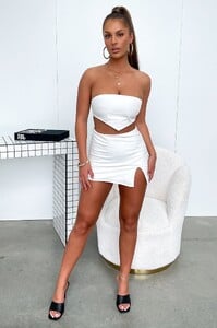 MaylindaE - TSF - julia_set_white_4.jpg