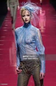 SvenjaParotat_20010314_LolitaLempicka_FW2001_Paris_gettyimages-1422233359-2048x2048.jpg