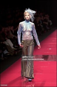 SvenjaParotat_20010314_LolitaLempicka_FW2001_Paris_gettyimages-967291660-2048x2048.jpg