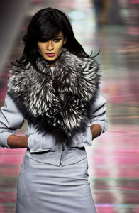 Versace 2001 Women RTW 2.jpg