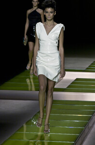 Versace 2001 Women RTW 34.jpg
