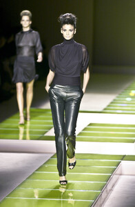 Versace 2001 Women RTW 65.jpg