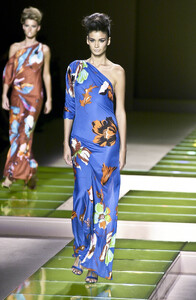 Versace 2001 Women RTW 90.jpg