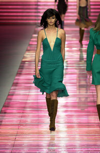 Versace 2001 Women RTW 93.jpg