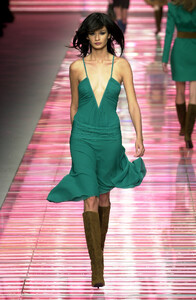 Versace 2001 Women RTW 94.jpg