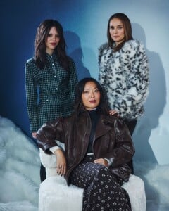 jenna-ortega-cathy-yan-and-natalie-portman-in-la-times-portrait-studio-sundance-2026-0.jpg