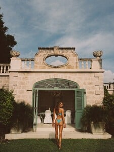 [2026.02.01] lavarice.swim_625854590_18078558134578411_7937625953047878037_n.jpg