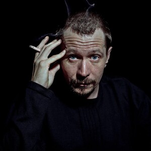 Gary Oldman by Gavin Evans 1998 (17).jpg