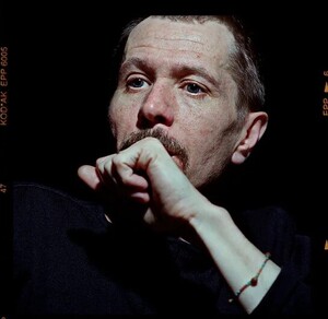 Gary Oldman by Gavin Evans 1998 (20).jpg
