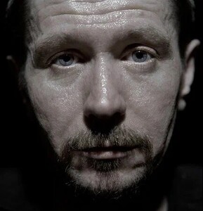 Gary Oldman by Gavin Evans 1998 (23).jpg