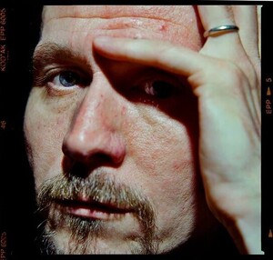 Gary Oldman by Gavin Evans 1998 (24).jpg