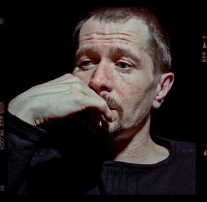 Gary Oldman by Gavin Evans 1998 (26).jpg
